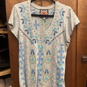 Johnny Was Flutter Sleeve Tee M Grey